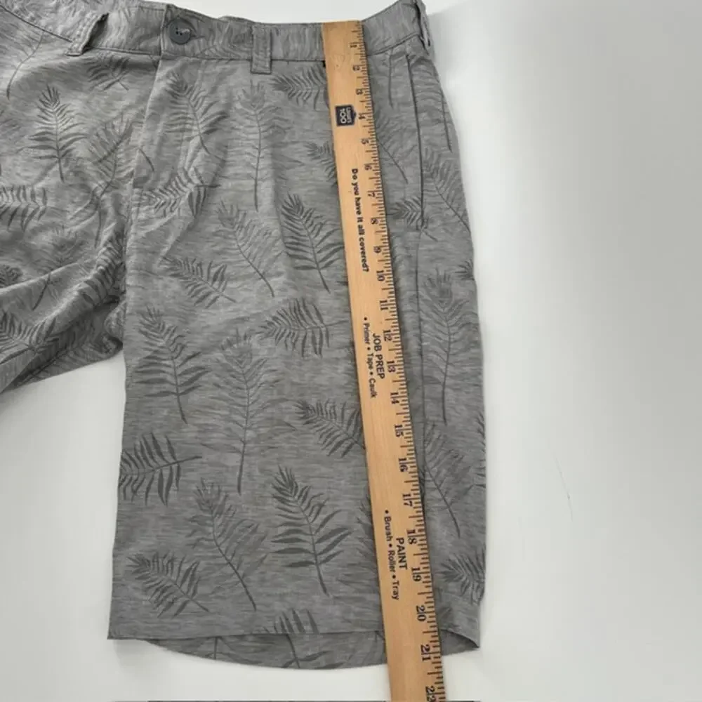 Travis Mathew Performance Golf Chino Shorts Mens 33 Gray Tropical Fern Print